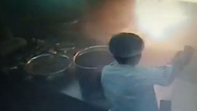 文昌鸡饭店厨房着火 选大德环科高净化防火油烟罩无忧防火